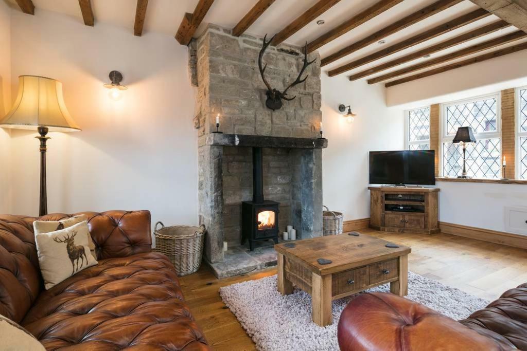 Stunning Blackberry With Log Burner - Located On Main Street * Haworth