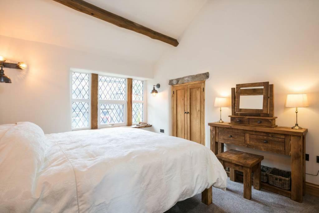 Ferienhaus Stunning Blackberry With Log Burner - Located On Main Street Haworth