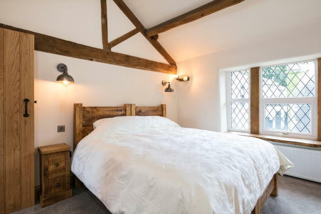 Stunning Blackberry With Log Burner - Located On Main Street Ferienhaus Haworth