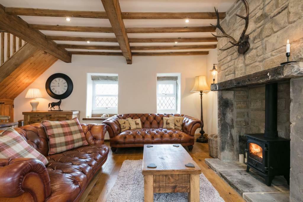 Stunning Blackberry With Log Burner - Located On Main Street Haworth