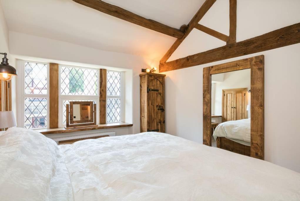 Holiday home Stunning Blackberry With Log Burner - Located On Main Street Haworth